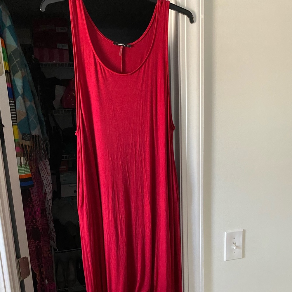 EUC and has POCKETS!!!